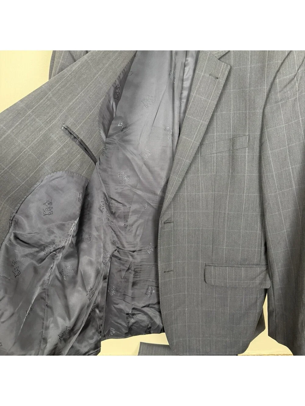Jos A Bank Signature Gold Suit Men’s 44L 38W Grey Windowpane Plaid Wool Tailored